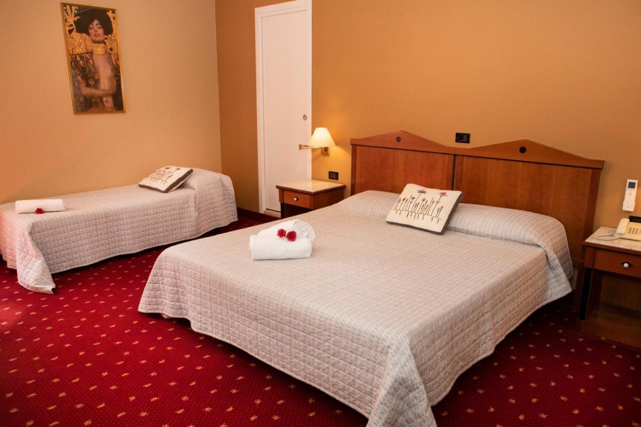 Hotel Milano Pool&Garden Salice Terme Buitenkant foto