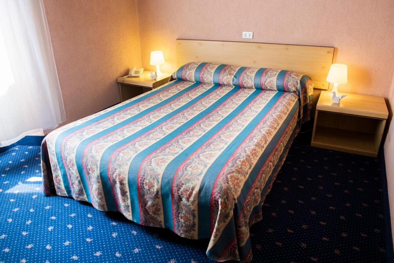 Hotel Milano Pool&Garden Salice Terme Buitenkant foto