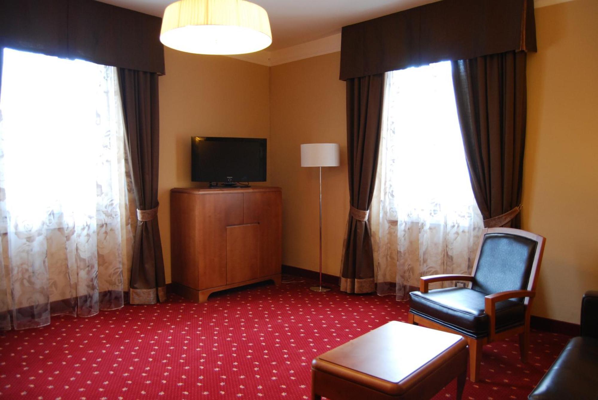 Hotel Milano Pool&Garden Salice Terme Buitenkant foto