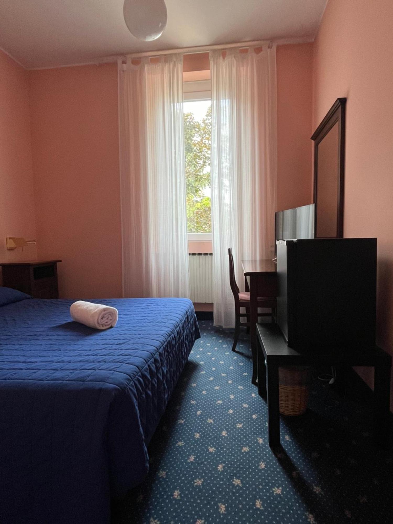 Hotel Milano Pool&Garden Salice Terme Buitenkant foto